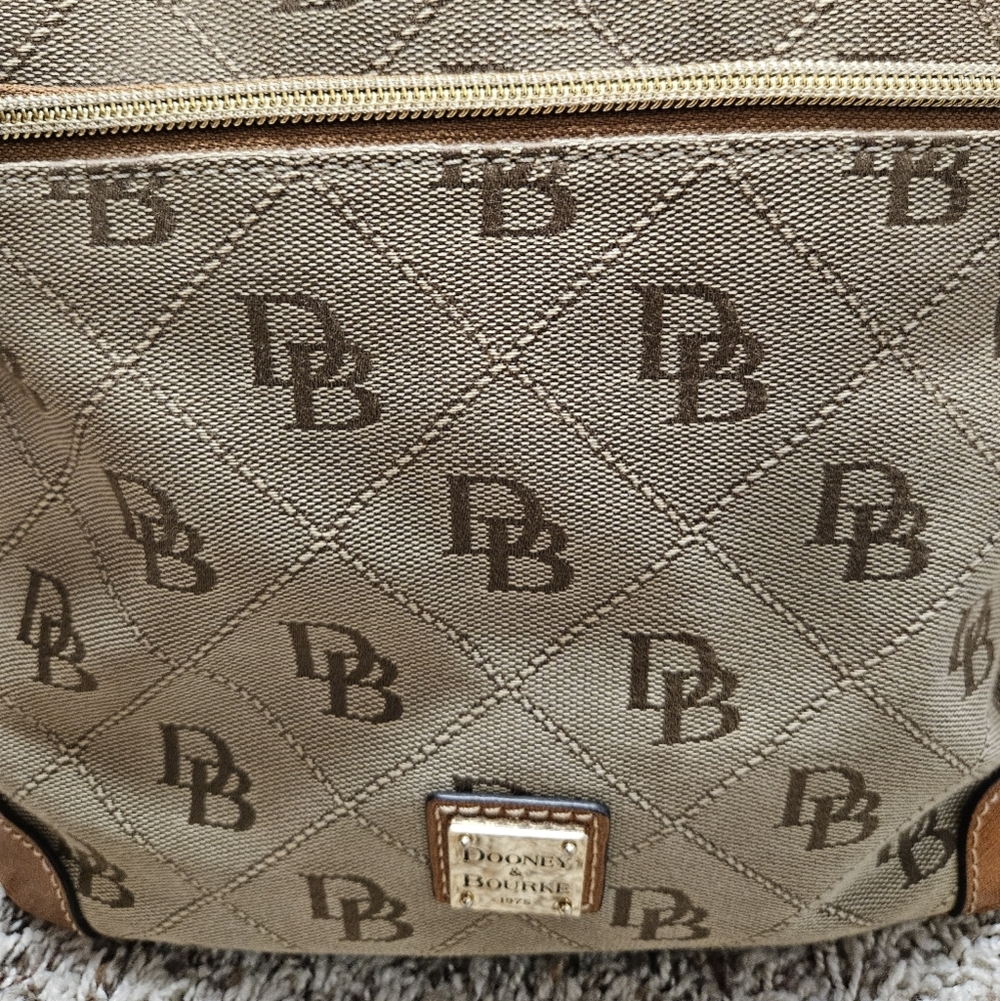 DOONEY & BOURKE Signature Logo Crossbody Handbag ๐ & Matching Wallet - Picture 3 of 16